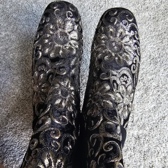 Stuart Weitzman Mediate Black Radiant Velvet Gold Sequins bootie Size 10 - Picture 4 of 17